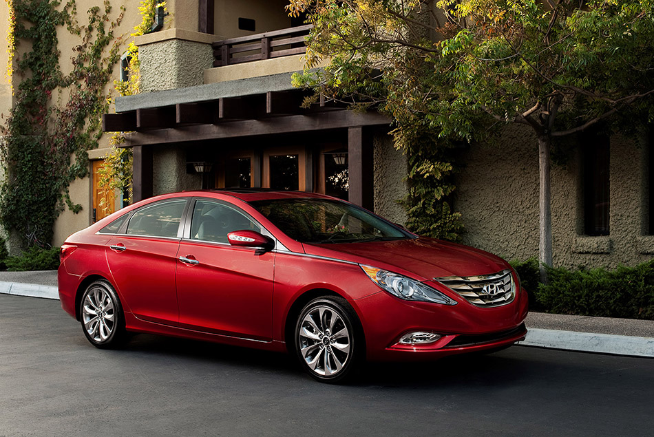 2011 Hyundai Sonata 2.0T Front Angle