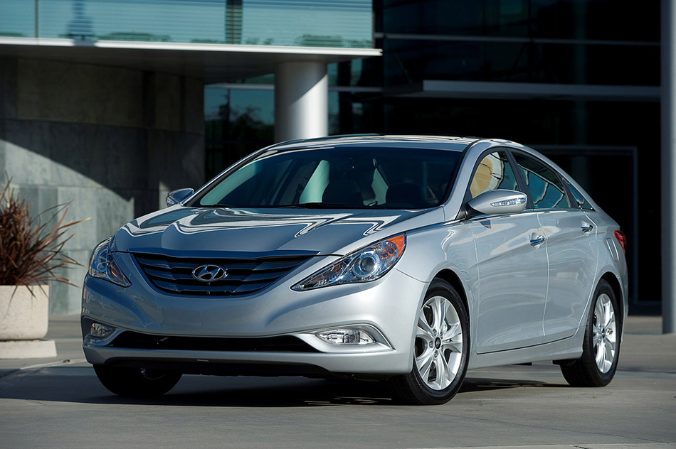 2011 Hyundai Sonata Front Angle