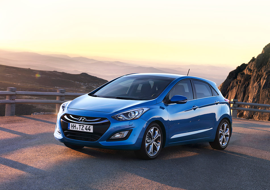 2013 Hyundai i30 Front Angle