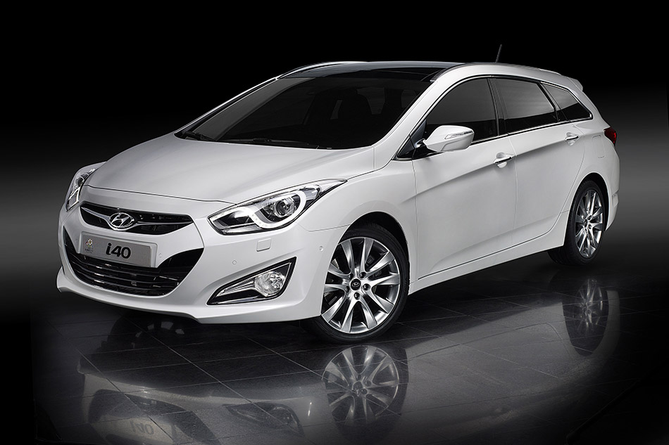 2012 Hyundai i40 Tourer UK Version Front Angle