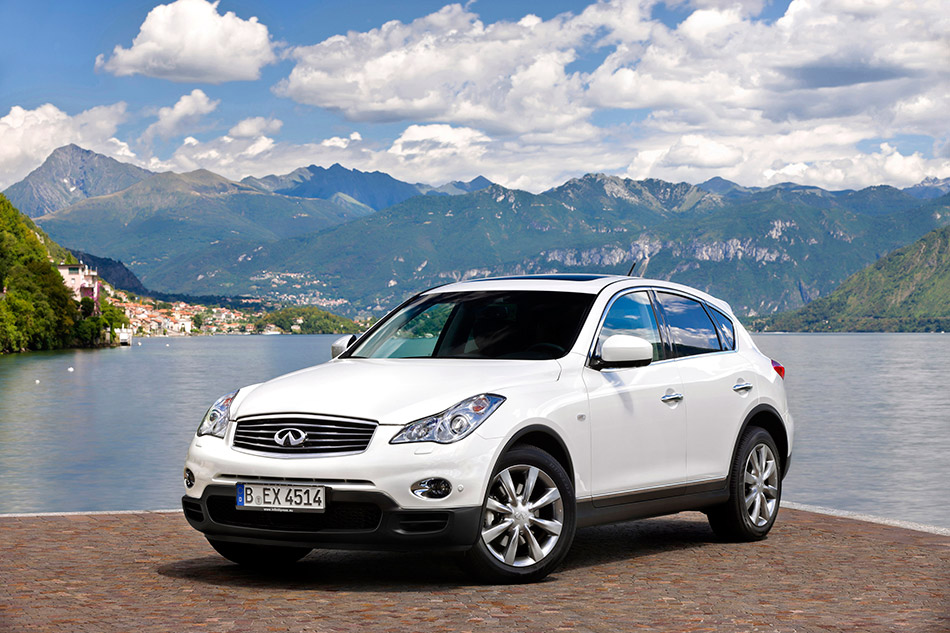 2011 Infiniti EX30d Front Angle