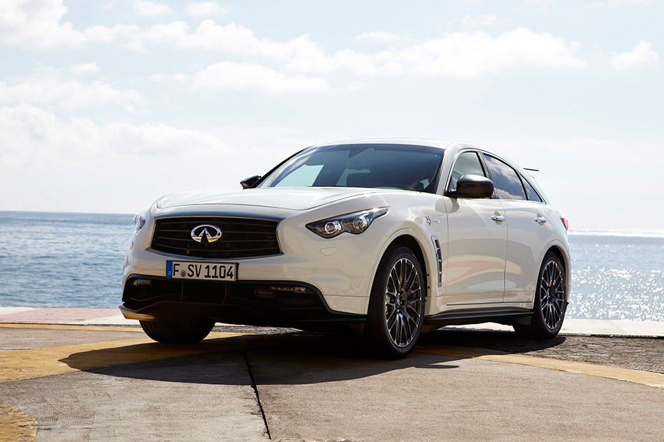 2013 Infiniti FX Vettel Edition Front Angle