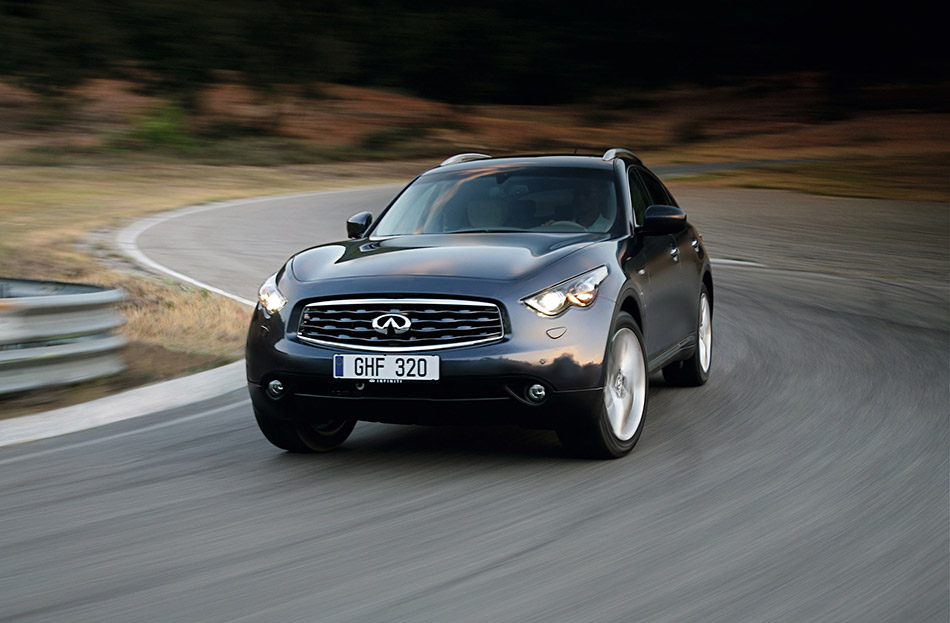 2009 Infiniti FX37 Front Angle