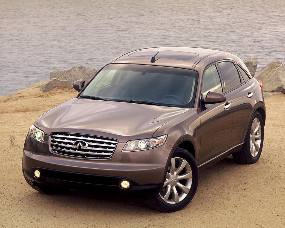 2003 Infiniti FX45 Front Angle