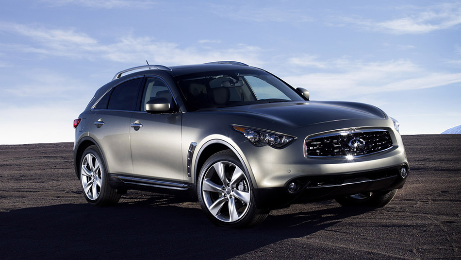 2009 Infiniti FX50 Front Angle