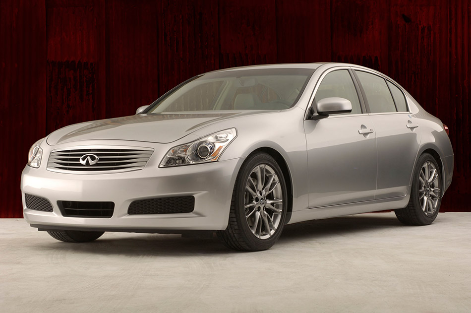 2007 Infiniti G35 Sedan Front Angle