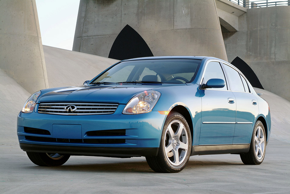 2003 Infiniti G35 Sport Sedan Front Angle