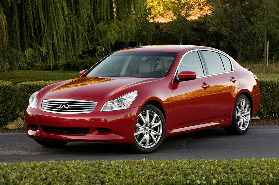 2009 Infiniti G37 Front Angle