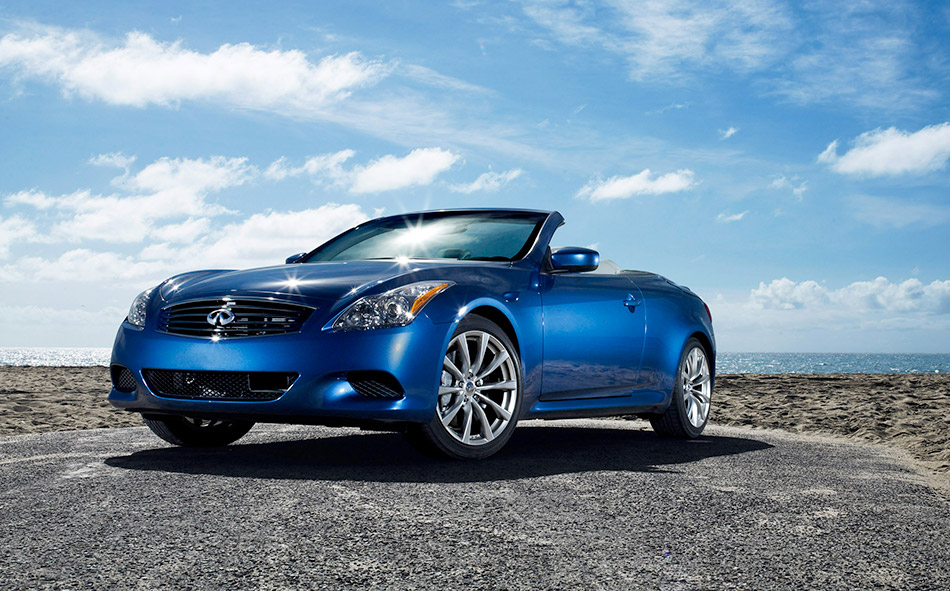 2009 Infiniti G37 Convertible Front Angle