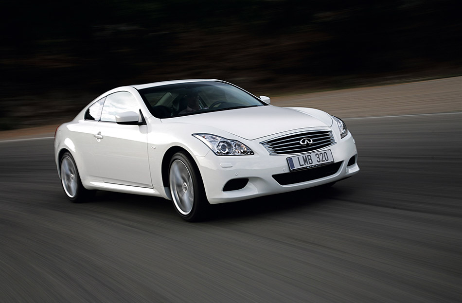 2009 Infiniti G37 Coupe Front Angle