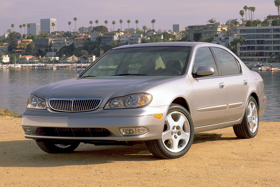 2000 Infiniti I30 Front Angle