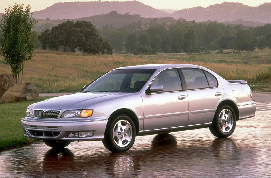 1999 Infiniti I30 Sedan Front Angle