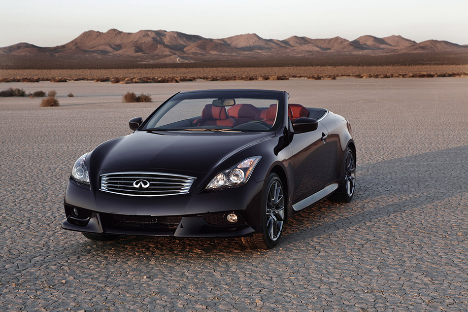 2013 Infiniti IPL G Convertible Front Angle