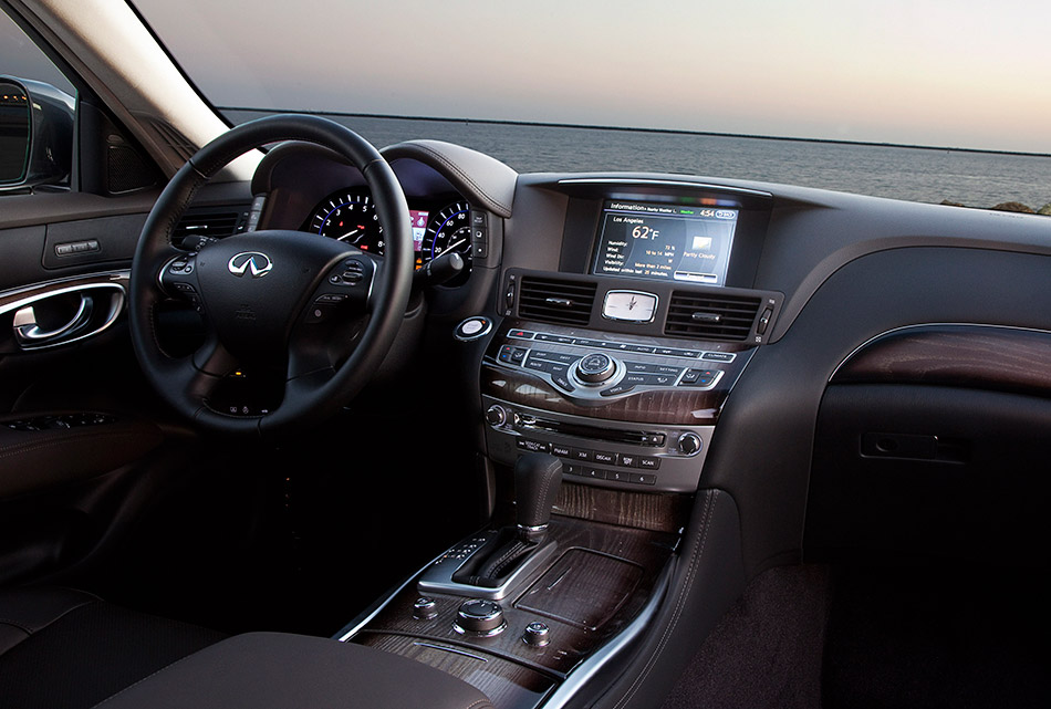 2011 Infiniti M Interior