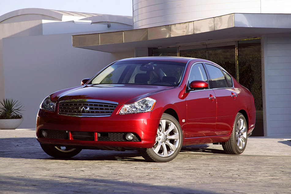 2006 Infiniti M35x Front Angle