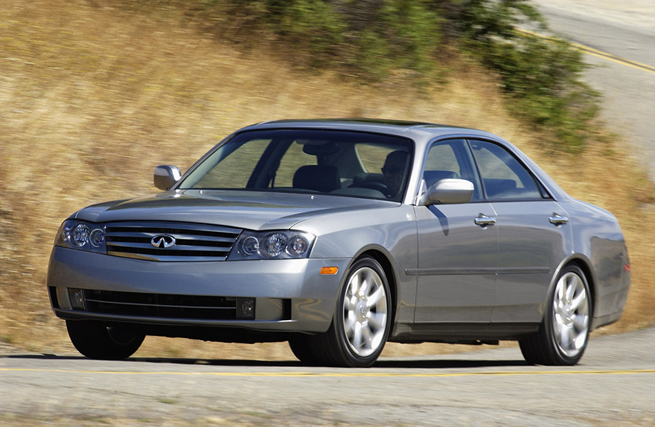 2003 Infiniti M45 Front Angle