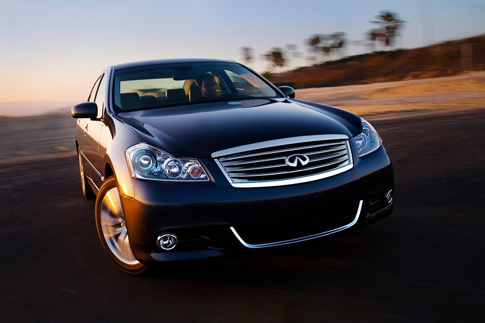 2008 Infiniti M45x Front Angle