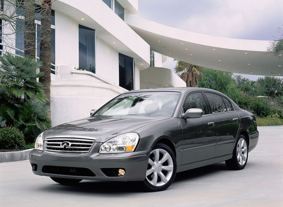 2005 Infiniti Q45 Front Angle