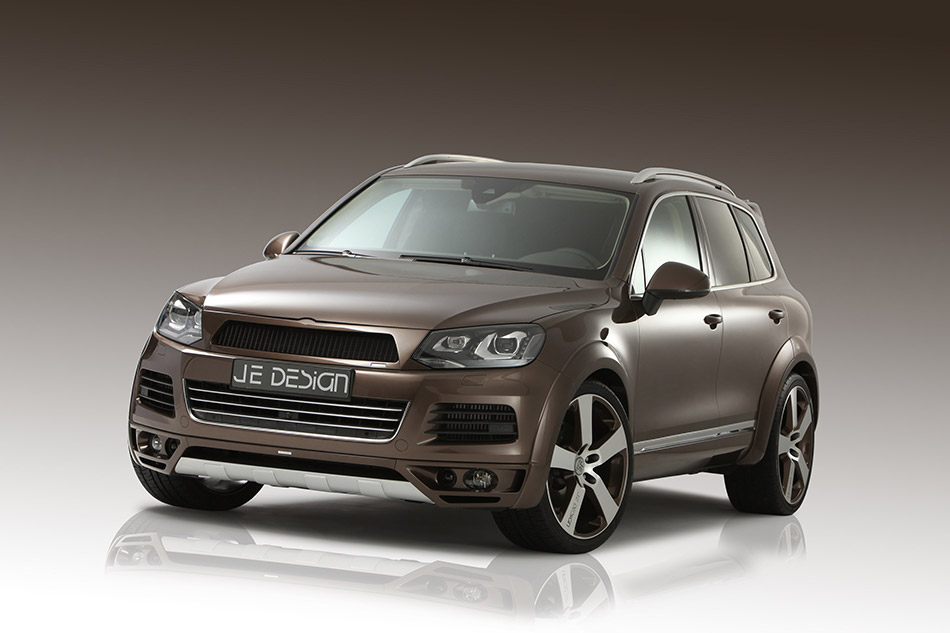 2011 JE Design Volkswagen Touareg Front Angle