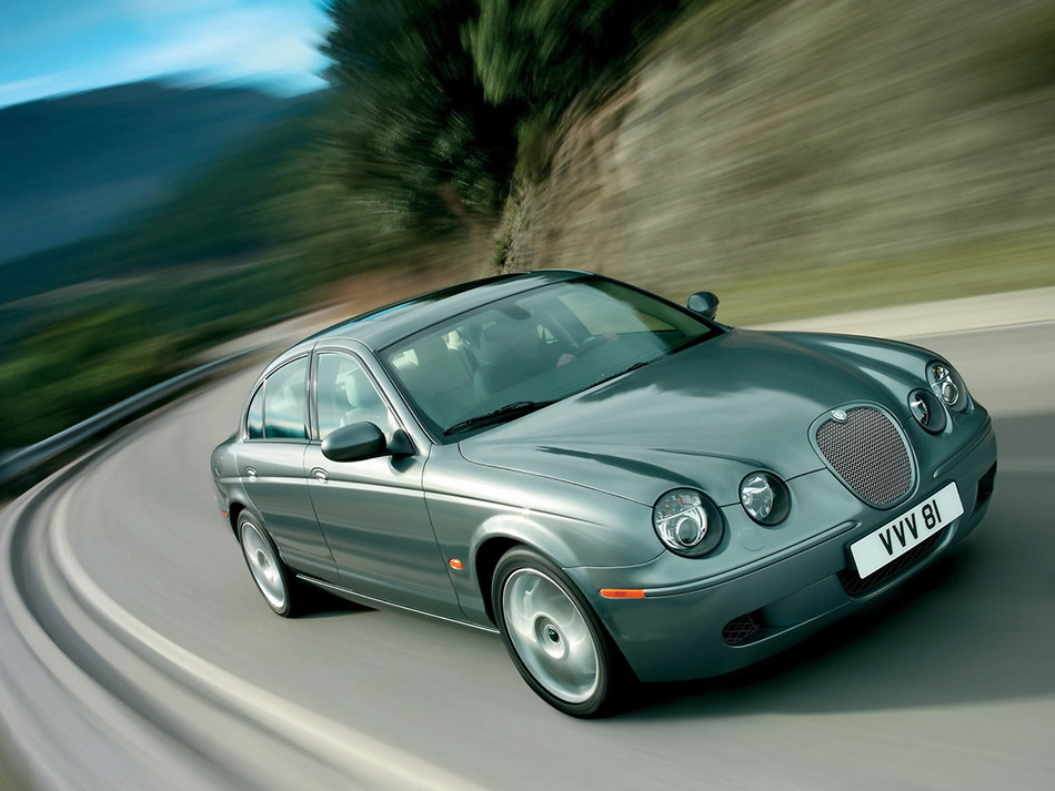 2005 Jaguar S-Type Front Angle