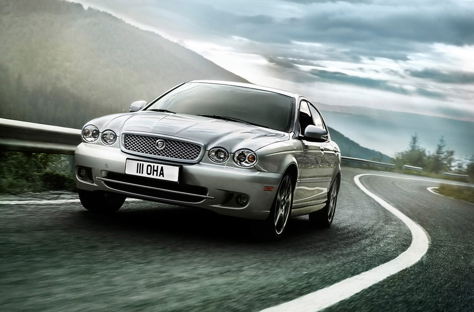 2008 Jaguar X-Type Front Angle