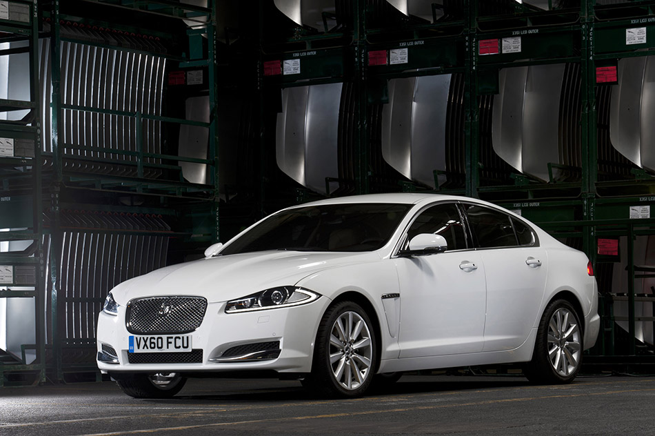 2012 Jaguar XF Front Angle