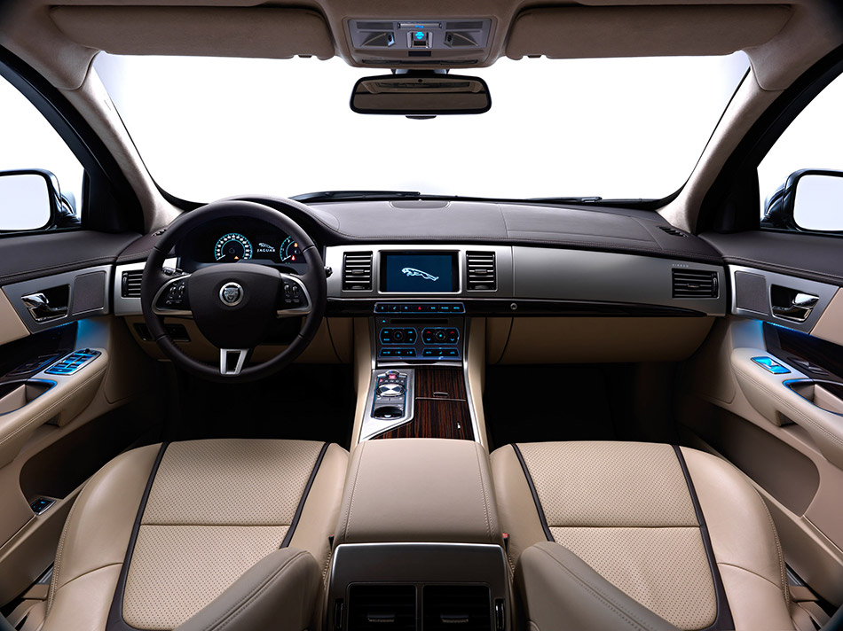 2013 Jaguar XF Sportbrake Interior