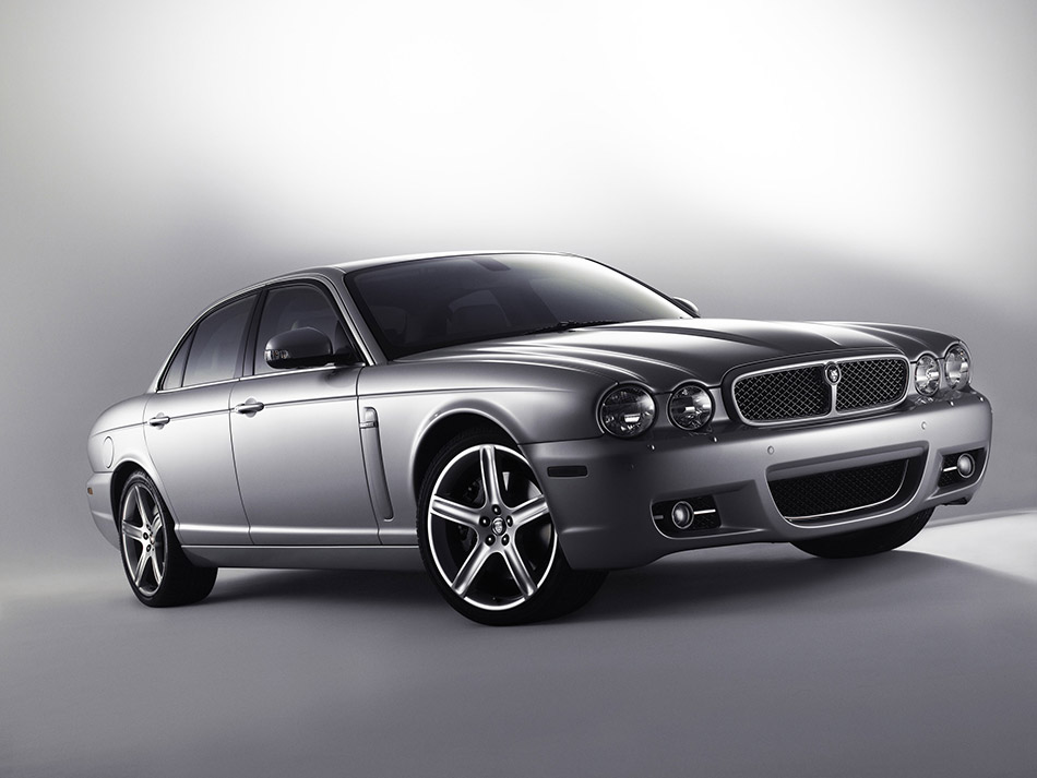 2008 Jaguar XJ Front Angle