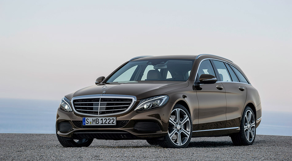 2015 Mercedes-Benz C-Class Estate Front Angle