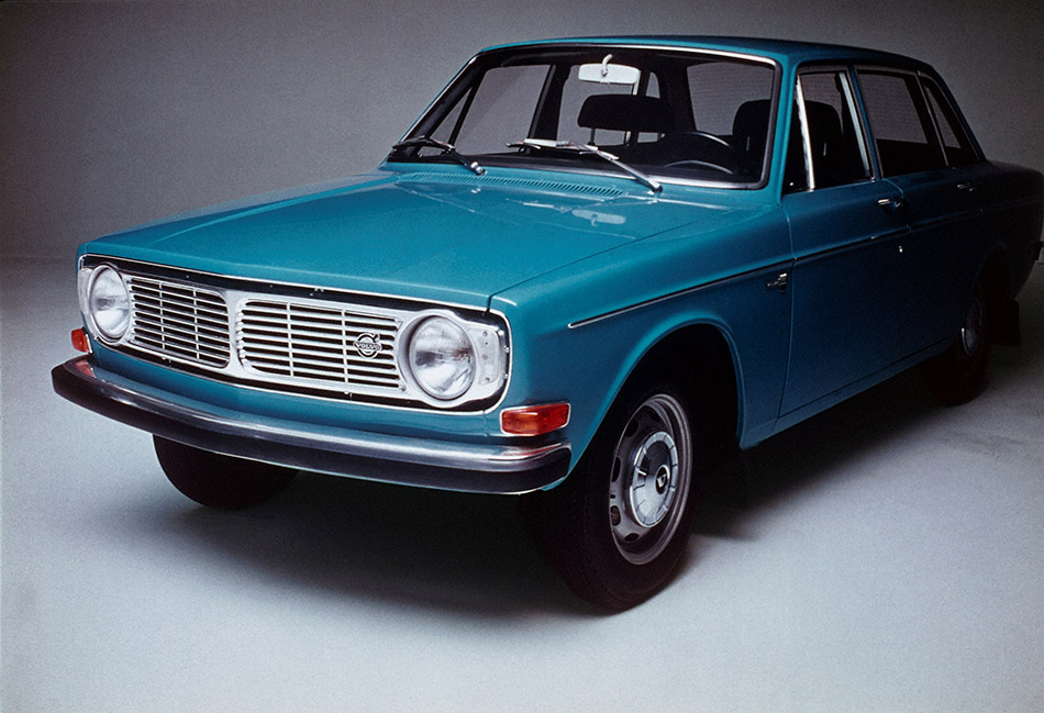 1966 Volvo 144 Front Angle