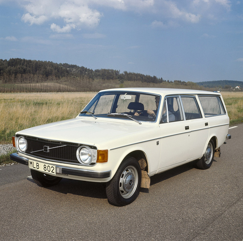 1967 Volvo 145 Front Angle