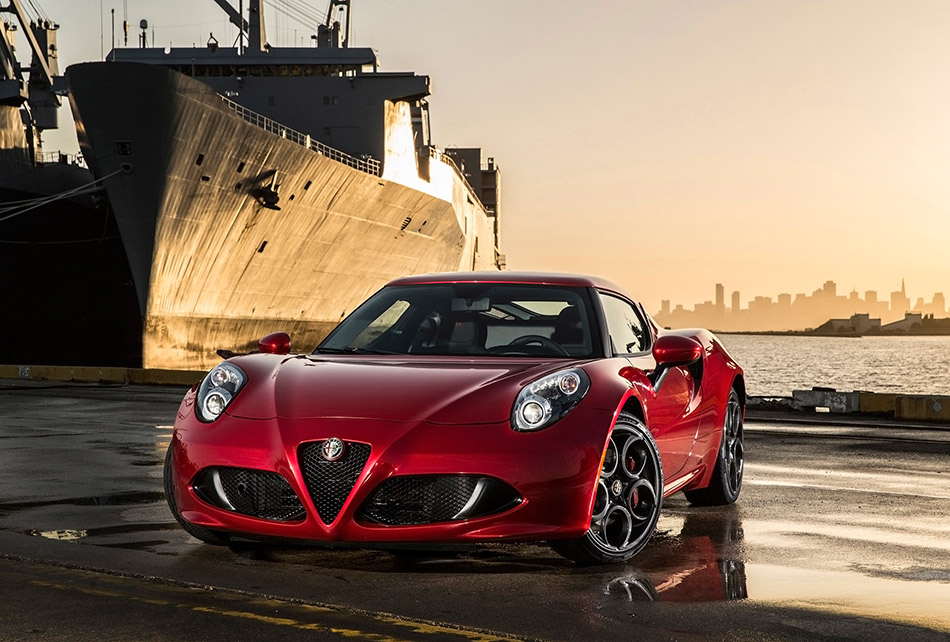 2015 Alfa Romeo 4C Coupe US-Version Front Angle