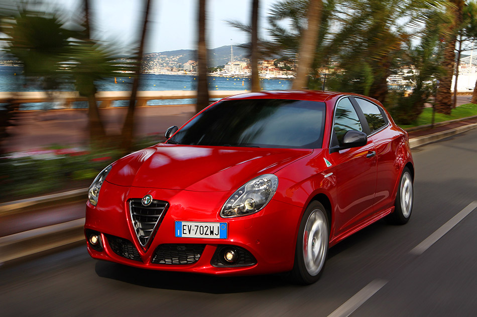 2014 Alfa Romeo Giulietta Quadrifoglio Verde  Front Angle