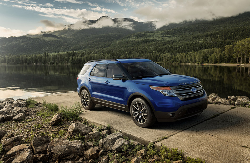 2015 Ford Explorer XLT Front Angle