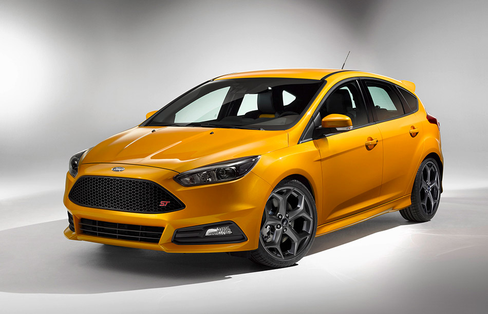 2015 Ford Focus ST Front Angle