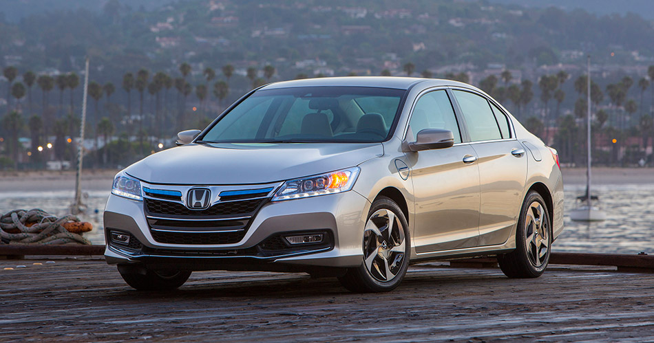 2014 Honda Accord PHEV Front Angle