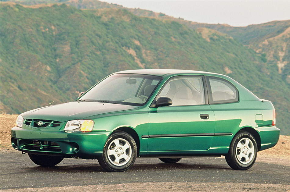 2000 Hyundai Accent Front Angle