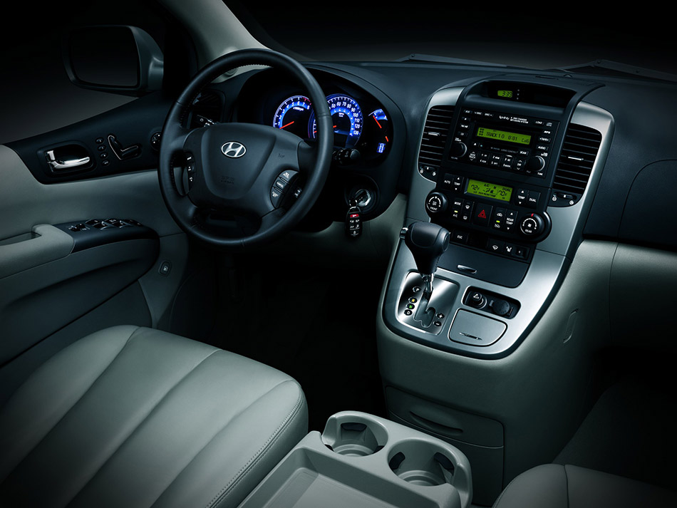 2007 Hyundai Entourage HD Pictures
