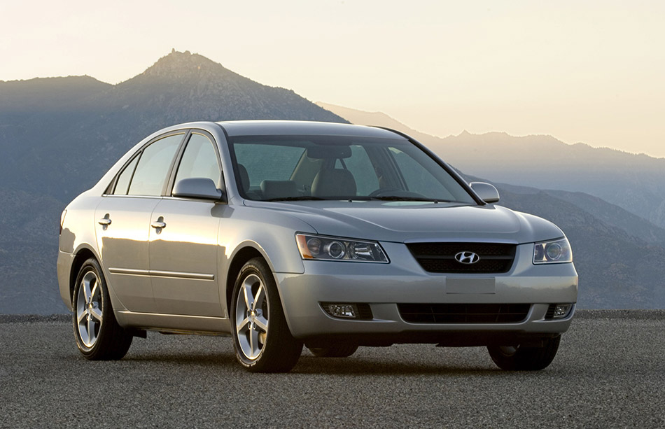 2006 Hyundai Sonata Front Angle