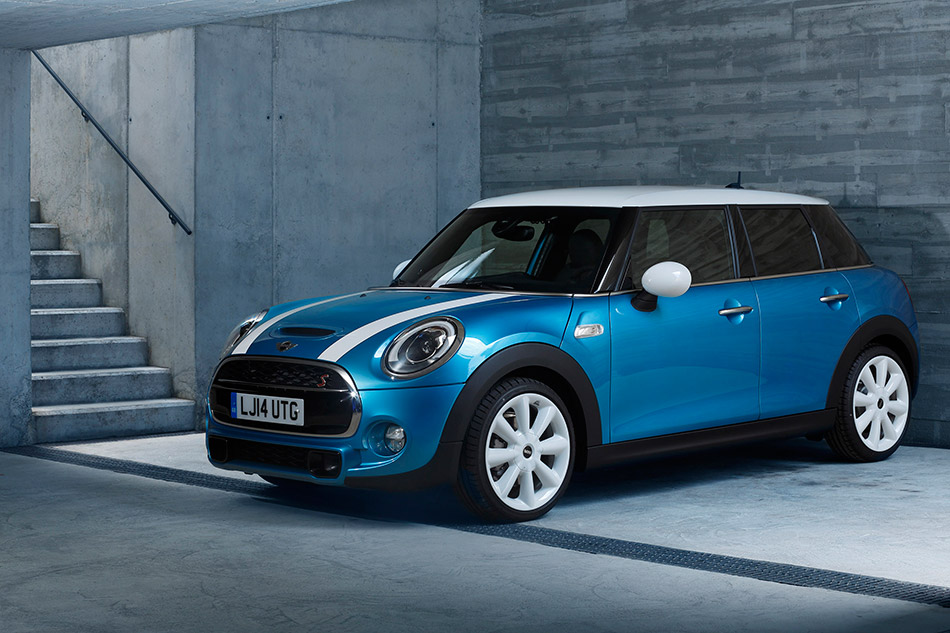 2015 Mini Cooper 5-door Front Angle