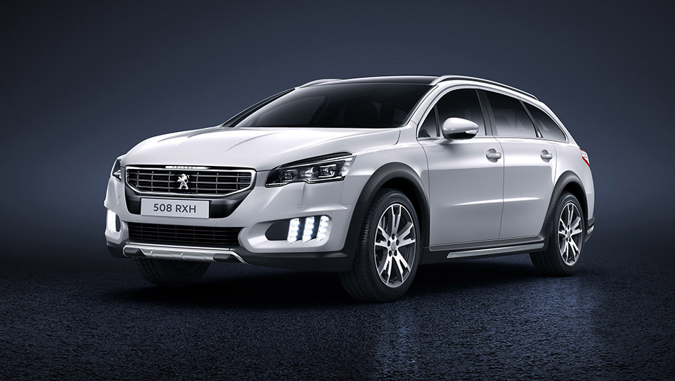 2015 Peugeot 508 RXH Front Angle