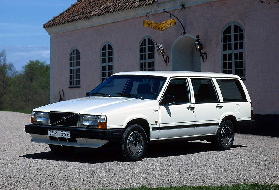 1984 Volvo 740 Front Angle