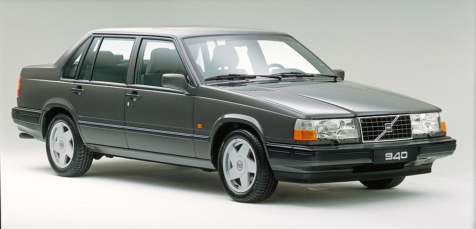 1990 Volvo 940 Front Angle