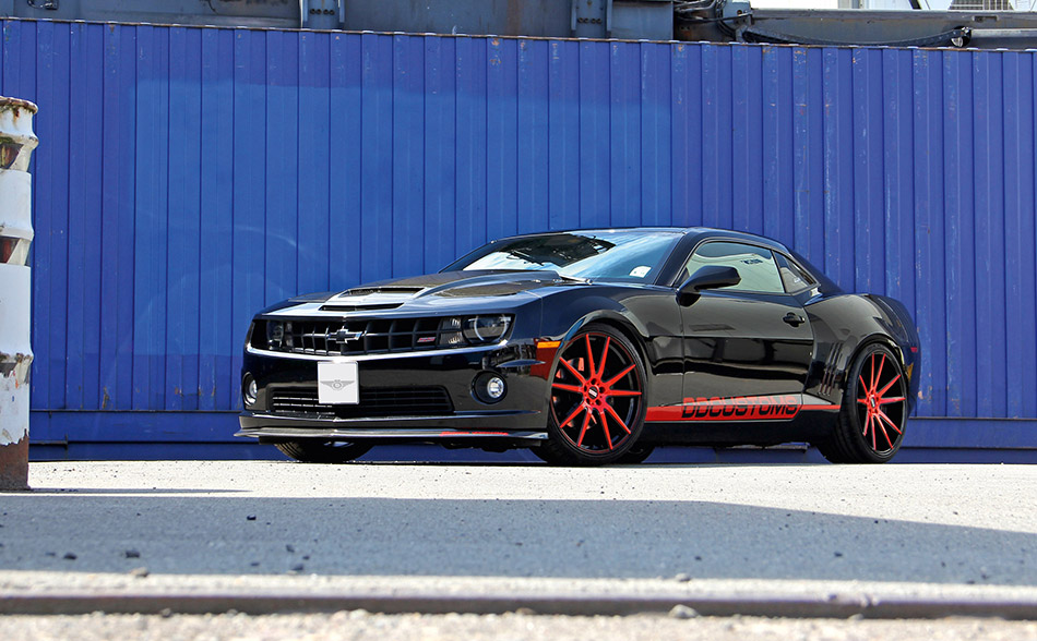 2014 DD Customs Chevrolet Camaro SS Front Angle