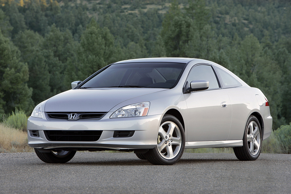 2007 Honda Accord Coupe EX-L Front Angle