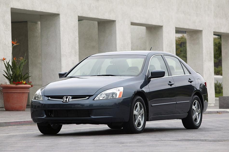 2005 Honda Accord Hybrid Front Angle