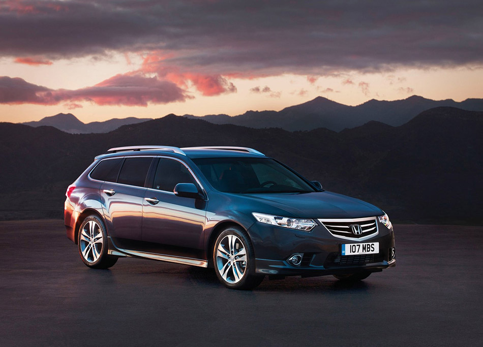 2011 Honda Accord Tourer Front Angle