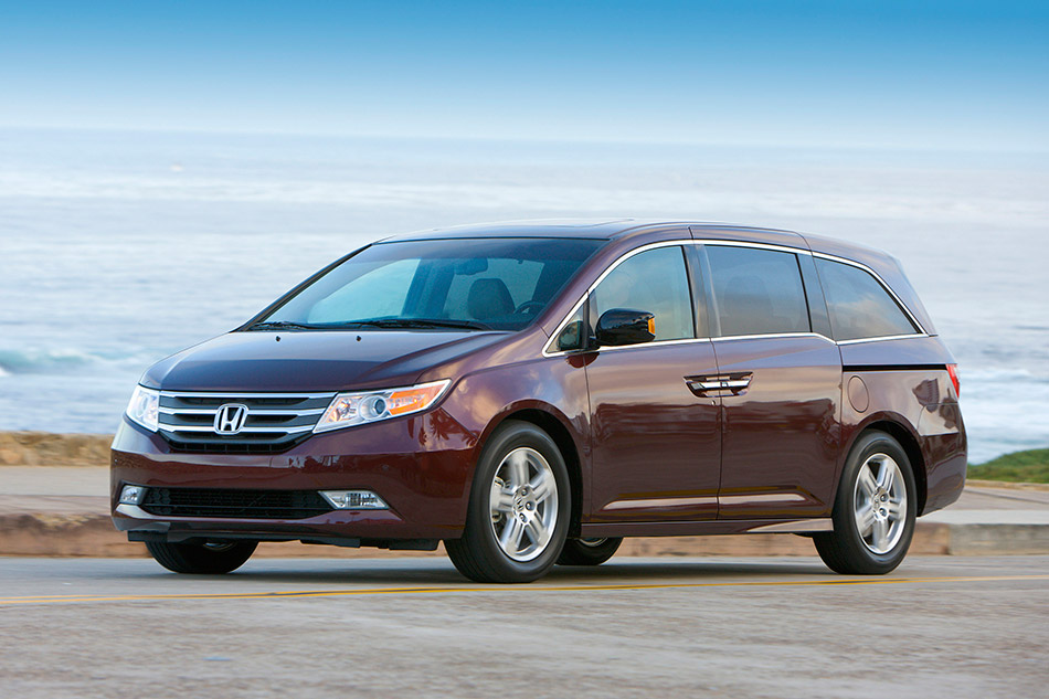 2011 Honda Odyssey Front Angle