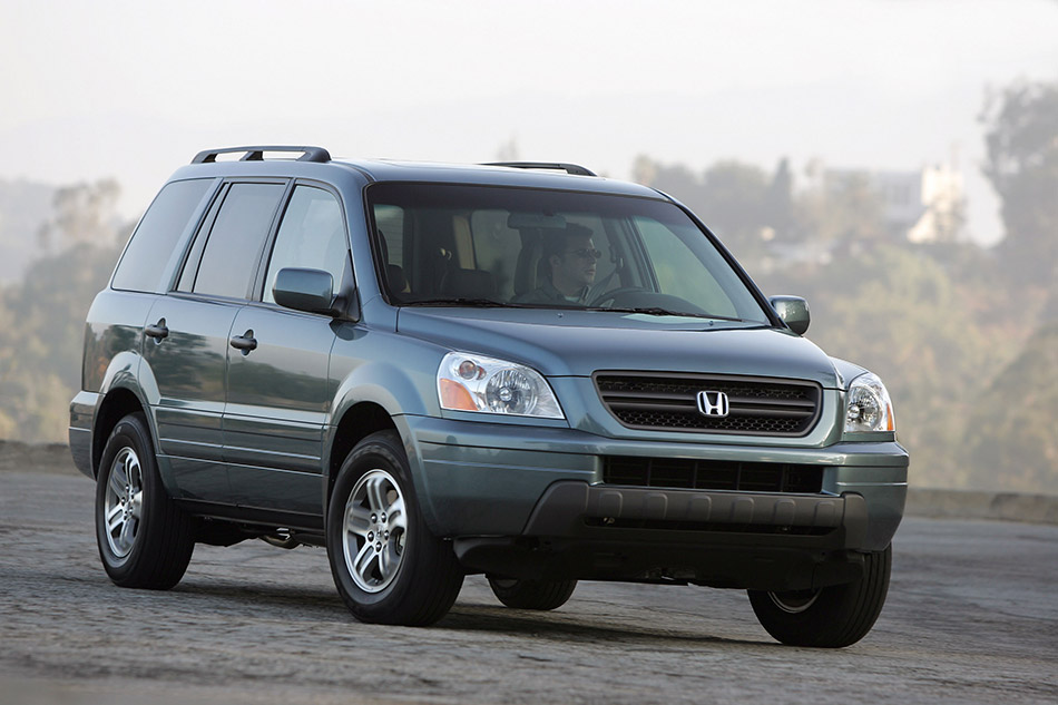 2005 Honda Pilot EX Front Angle