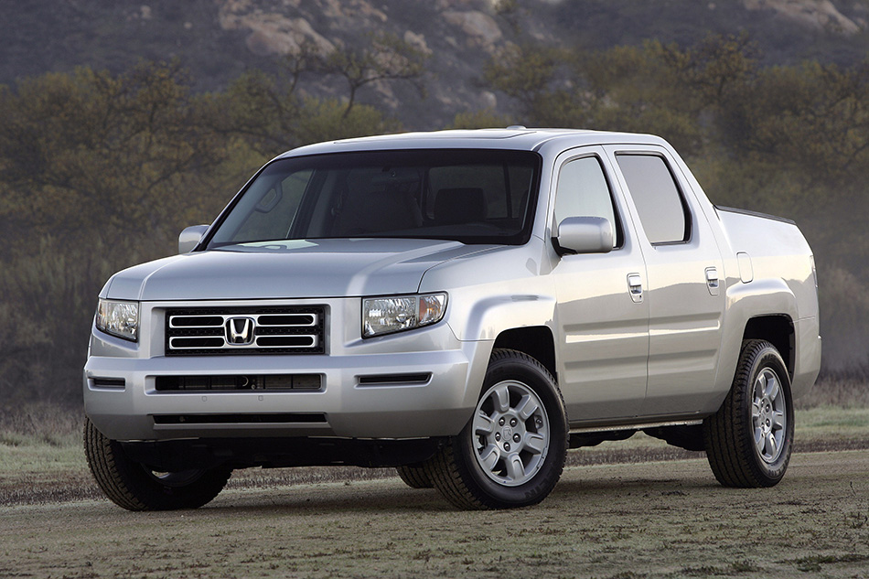 2006 Honda Ridgeline RTL Front Angle